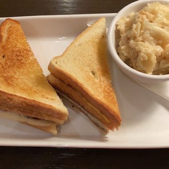Mac's Proper Pub - Grilled cheese with Mac and Cheese - Pubs Near Me - Columbus, Ohio Mac's Proper Pub - Grilled cheese with Mac and Cheese - Pubs Near Me - Columbus, Ohio