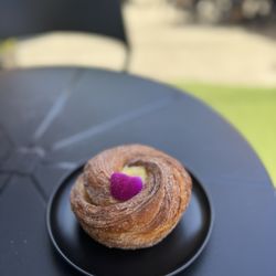 Café Hagen - Churro cruffin