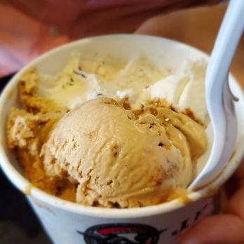 J.P. Licks - Cambridge - Cappuccino Crunch and Coconut almond chip.coconut almond chip was better. - Ice Cream & Frozen Yogurt Near Me - Cambridge, Massachusetts