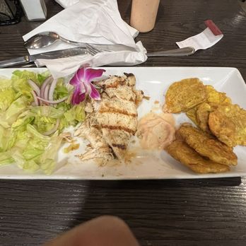 The Chimi Spot - Pechuga de pollo y Tostones - Dominican Near Me - Orlando, Florida