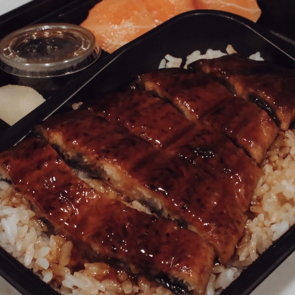 Eel and Salmon Bento Set/ 鳗鱼和三文鱼组合便当 was absolutely delicious! Nice juicy and flavorful