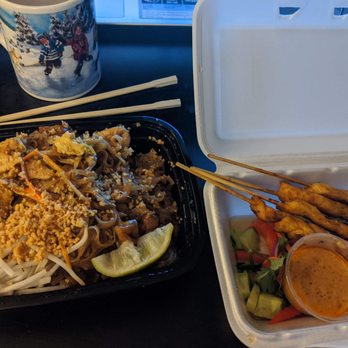 Thai On Yonge - Pad Thai, chicken skewers with a delicious peanut sauce (along with some veggies in a sweet sauce). - Thai Near Me - Toronto, Ontario