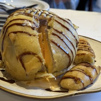 Banana Leaf Restaurant - 9/25 - Deep-Fried Mango Ice Cream wrapped in Taro Cake, Deep-Fried Banana with Whipped Cream & Chocolate - Singaporean Near Me - Milpitas, California