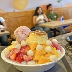 Juicy Box - Mixed fruit shaved ice with flan and mochi balls