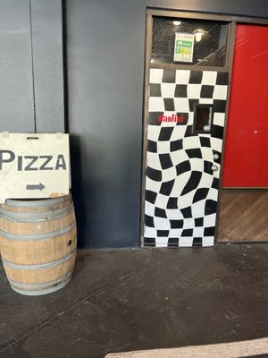 Dantini Pizza by null