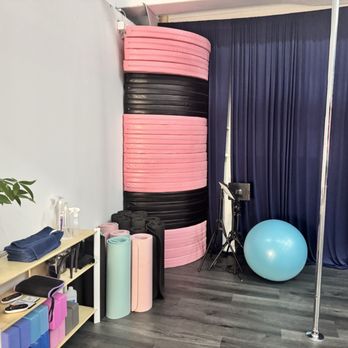 Siris Art Studio - Aerial Fitness Near Me - Doral, Florida Siris Art Studio - Aerial Fitness Near Me - Doral, Florida