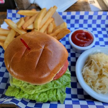 Das Bierhauz - Mountain View - Delicious burger with Sauerkraut - Beer Gardens Near Me - Mountain View, California