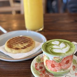 Matcha latte, mango smoothie, and an Arepa Campesina