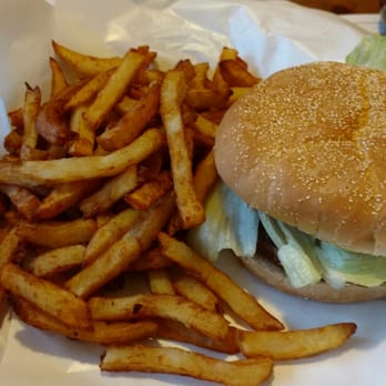Restaurant La Chaumiere - Veggie burger and fries - Restaurants Near Me - Mont-Laurier, Quebec