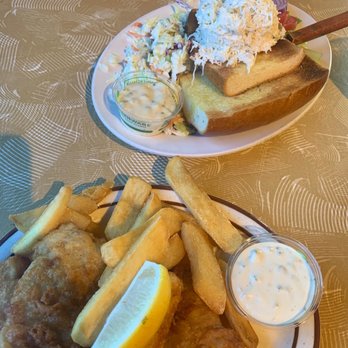 Barbara's Fishtrap - Yummy crab sandwich and to die for fish and chips! - Seafood Near Me - Half Moon Bay, California