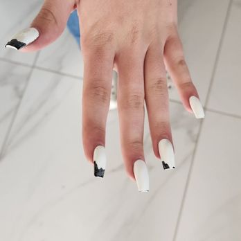 Pamper Me Nails & Spa - Nail Salons Near Me - Hesperia, California