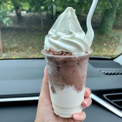 Yardley Ice House - Peanut Butter Cup gelati