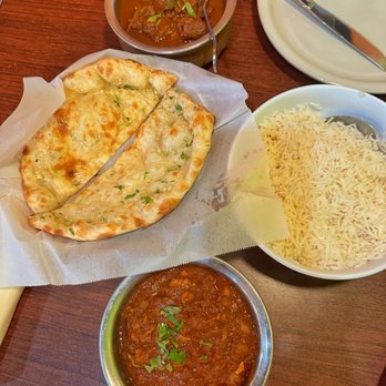 Curry Kitchen - Garlic Naan Chicken Chana Masala Goat Curry - Indian Near Me - Pflugerville, Texas