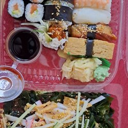 Edo Sushi - Menü 2, Ebi Ten Maki, Unagi Nigiri, Tamago Nigiri und Kaiso Salat