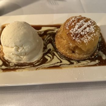 Roy's Waikiki - Pineapple upside down cake - Hawaiian Near Me - Honolulu, Hawaii Roy's Waikiki - Pineapple upside down cake - Hawaiian Near Me - Honolulu, Hawaii