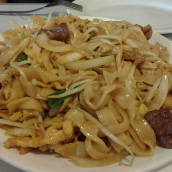 Dumpling Inn - Deluxe chow mein with homemade noodles - Chinese Near Me - San Diego, California