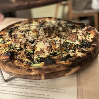 Gufo - spigarello kale with lemon cream, provolone, fried garlic + chili, and balsamic - Pizza Near Me - Cambridge, Massachusetts Gufo - spigarello kale with lemon cream, provolone, fried garlic + chili, and balsamic - Pizza Near Me - Cambridge, Massachusetts