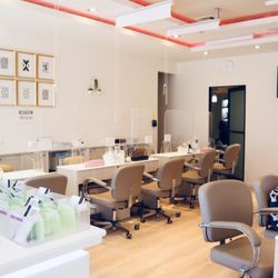V Spa Nail