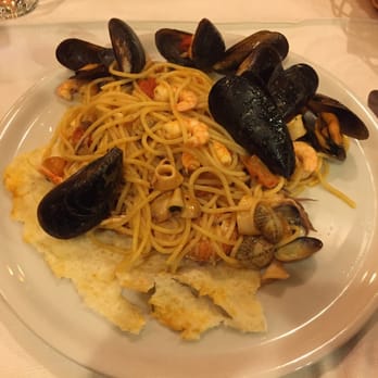 Osteria Fara - Spaghetti allo scoglio in cartoccio di pane al forno - Wine Bars Near Me - Milan, Michigan Osteria Fara - Spaghetti allo scoglio in cartoccio di pane al forno - Wine Bars Near Me - Milan, Michigan