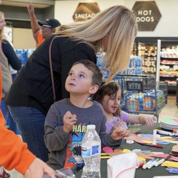 Living Fresh Market - Kids make paper turkeys in Living Fresh Market - Grocery Near Me - Forest Park, Illinois Living Fresh Market - Kids make paper turkeys in Living Fresh Market - Grocery Near Me - Forest Park, Illinois