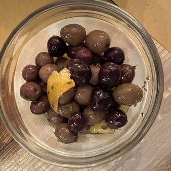 Taberna Clandestina - Olives! - Bars Near Me - Cascais, 11