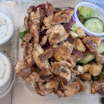Everest Burgers - Grilled Chicken Salad - Burgers Near Me - Glendale, California