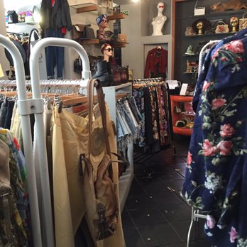 Ás de Espadas - Used, Vintage & Consignment Near Me - Lisbon, 11 Ás de Espadas - Used, Vintage & Consignment Near Me - Lisbon, 11