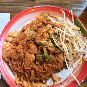 Degthai - CLASSIC PAD THAI - Thai Near Me - Nashville, Tennessee