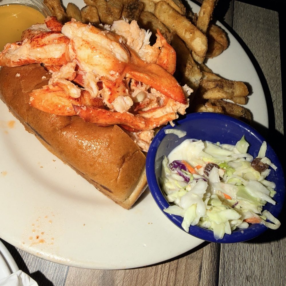 Boston Sail Loft - New England Lobster Roll - Bars Near Me - Boston, Massachusetts Boston Sail Loft - New England Lobster Roll - Bars Near Me - Boston, Massachusetts