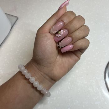 Artistic Nails - Nail Salons Near Me - Lincoln, California