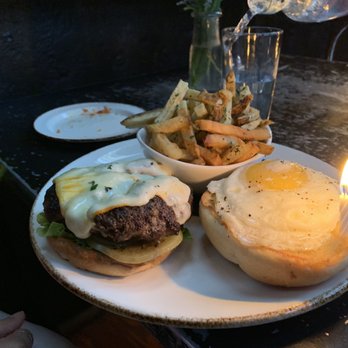 The Ice Plant - My girlfriends birthday burger - Cocktail Bars Near Me - St. Augustine, Florida