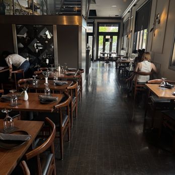Union Hill Kitchen & Craft Bar - Dining room - New American Near Me - Baltimore, Maryland Union Hill Kitchen & Craft Bar - Dining room - New American Near Me - Baltimore, Maryland