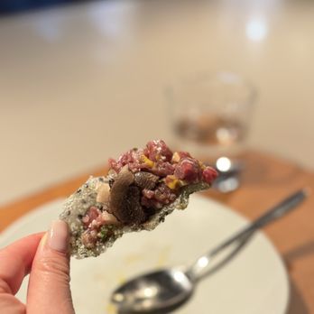 Restaurant Gish - Tenderloin taretare with seaweed chip - New American Near Me - Santa Clara, California