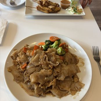 Rice Fine Thai Cuisine - Pad See Iw Chicken Satay - Thai Near Me - Bozeman, Montana Rice Fine Thai Cuisine - Pad See Iw Chicken Satay - Thai Near Me - Bozeman, Montana