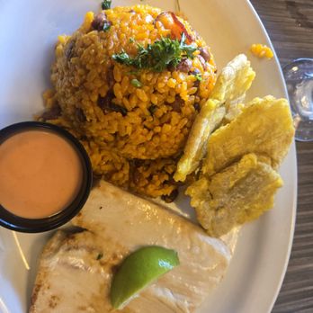 Metropol Restaurant - Mahi Mahi with yellow rice & plantains - Cuban Near Me - Carolina, Puerto Rico Metropol Restaurant - Mahi Mahi with yellow rice & plantains - Cuban Near Me - Carolina, Puerto Rico