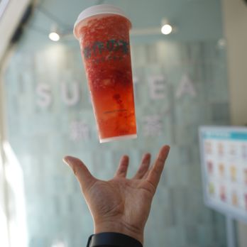 Sun Tea - a hand holding a cup of tea - Bubble Tea Near Me - Toronto, Ontario