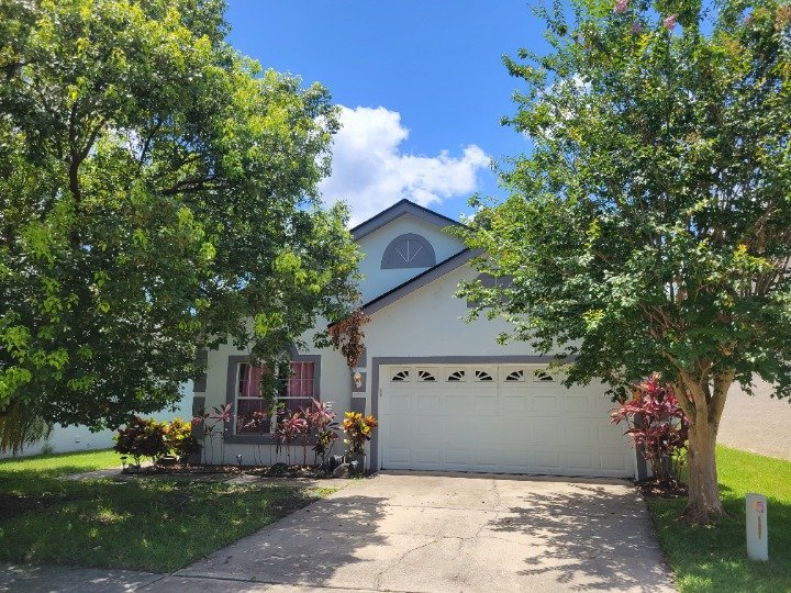 Slide of Parlament Roofing & Construction