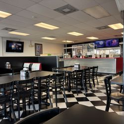 E&L Pizza - Inside the establishment