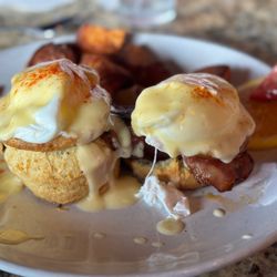 Sage Biscuit Cafe - Downtown - Fried green tomatoes eggs Benedict