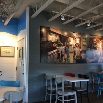 Bob's Clam Hut - Inside nice and clean and conscientious kids assure everything wiped down and clean as soon as table freed up... great work by them ! - Seafood Near Me - Kittery, Maine