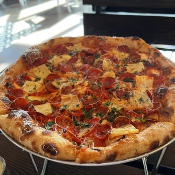 Fieldwork - Delivery boy pizza with no olives add pineapple - Breweries Near Me - Sacramento, California