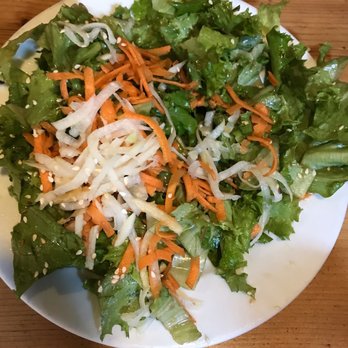 Flatbread Company - Organic salad - Pizza Near Me - Paia, Hawaii