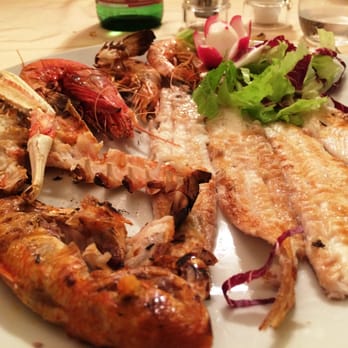 Da Ezio - Le Scalette - entree of assorted seafood selected from the large display - Italian Near Me - Rome, RM
