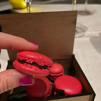 Gustino - Complimentary macaroons - Italian Near Me - Cancún, ROO Gustino - Complimentary macaroons - Italian Near Me - Cancún, ROO