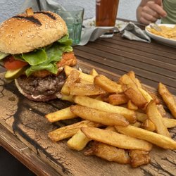 Urban Fork - Halloumi and truffle burger