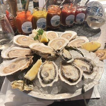 Rodney's Oyster House - Seafood Near Me - Toronto, Ontario