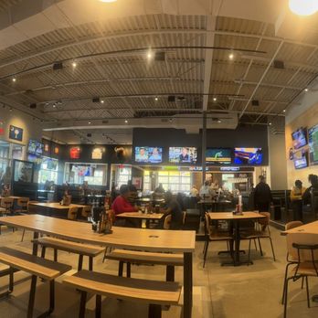 Buffalo Wild Wings - Much brighter than any Buffalo Wild Wings I've ever been to. - Sports Bars Near Me - North Charleston, South Carolina