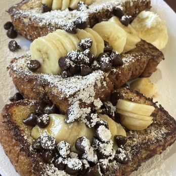 Eggs 'n Things - Waikiki Beach Eggspress - Banana Chocolate chip French toast - Breakfast & Brunch Near Me - Honolulu, Hawaii Eggs 'n Things - Waikiki Beach Eggspress - Banana Chocolate chip French toast - Breakfast & Brunch Near Me - Honolulu, Hawaii