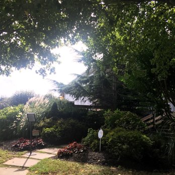 Bedell Cellars - The walk up to the front porch - Wineries Near Me - Cutchogue, New York