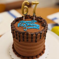 Doodlecakes - Custom, allergy-friendly birthday cake